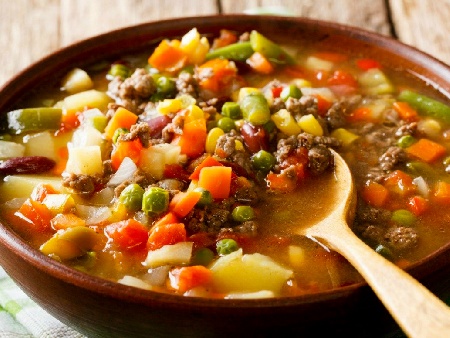Пикантна зеленчукова телешка супа с телешка кайма, тиква и зелен фасул - снимка на рецептата